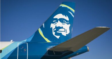 Alaska Airlines flight attendants threaten to strike